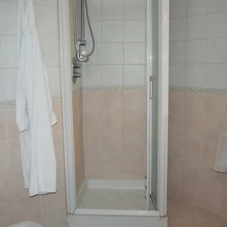 Holidays Family - Pool In Front Of Capri 나폴리