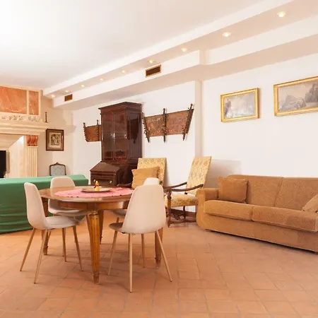 아파트 Holidays Family - Pool In Front Of Capri