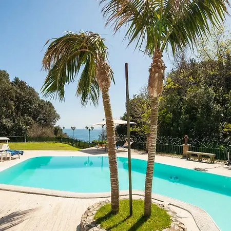 Apartment Holidays Family - Pool In Front Of Capri