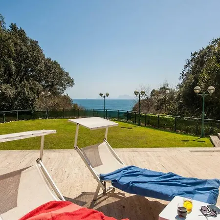 Holidays Family - Pool In Front Of Capri 아파트 *