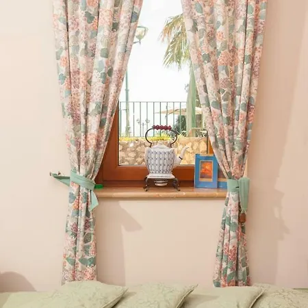 아파트 Holidays Family - Pool In Front Of Capri *