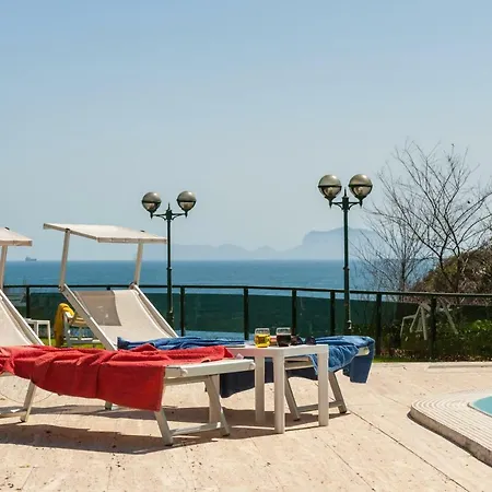 Holidays Family - Pool In Front Of Capri 아파트 *