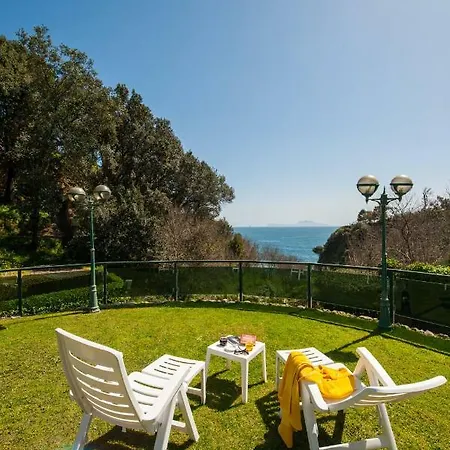 Apartment Holidays Family - Pool In Front Of Capri