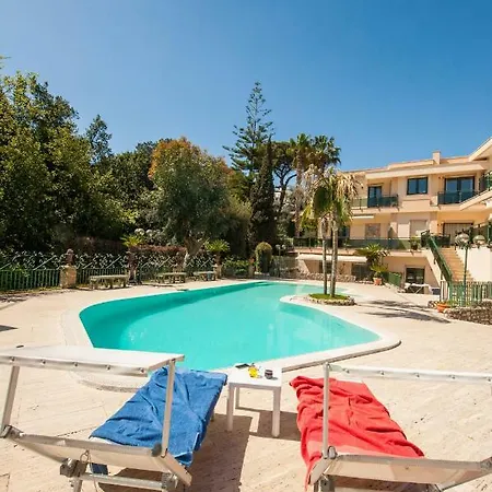 Holidays Family - Pool In Front Of Capri *