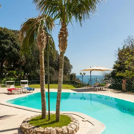 Holidays Family - Pool In Front Of Capri * Neapel