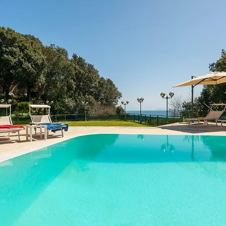 Holidays Family - Pool In Front Of Capri *